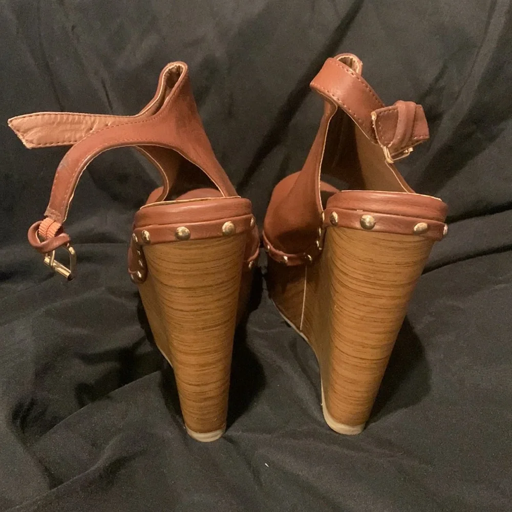 Shoedazzle “Ranka” Wedge - Picture 2 of 4